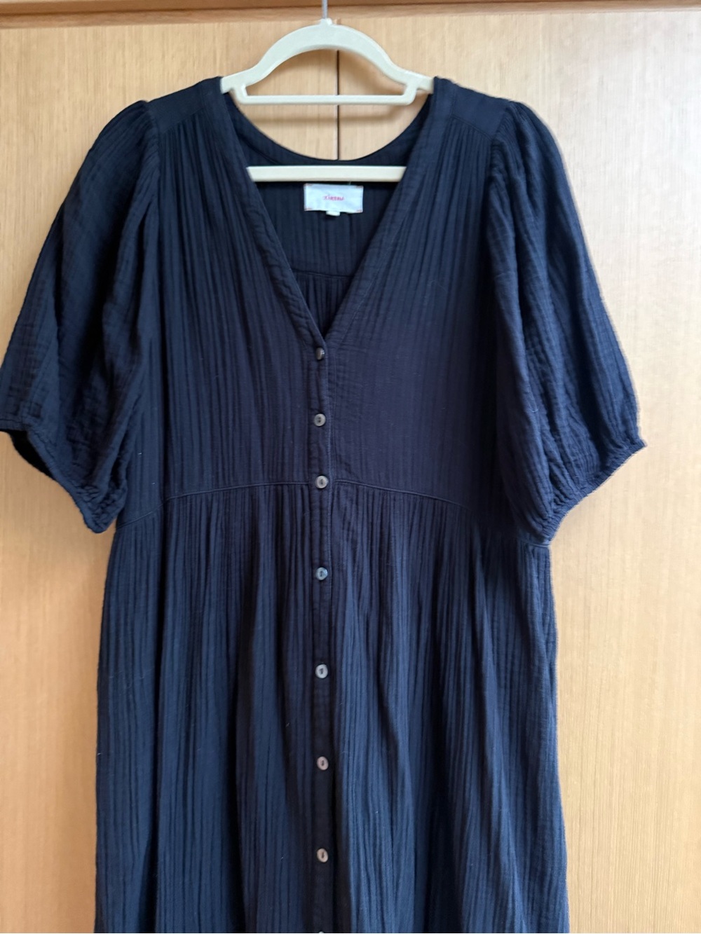 XiRENA Black Tiered V-Neck Puff-Sleeve Midi Dress, size L - Picture 6 of 12